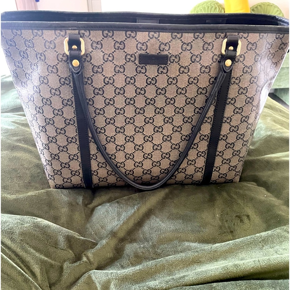 GUCCI GG crystal  canvas 213048 EUC 🩶🖤Metallic